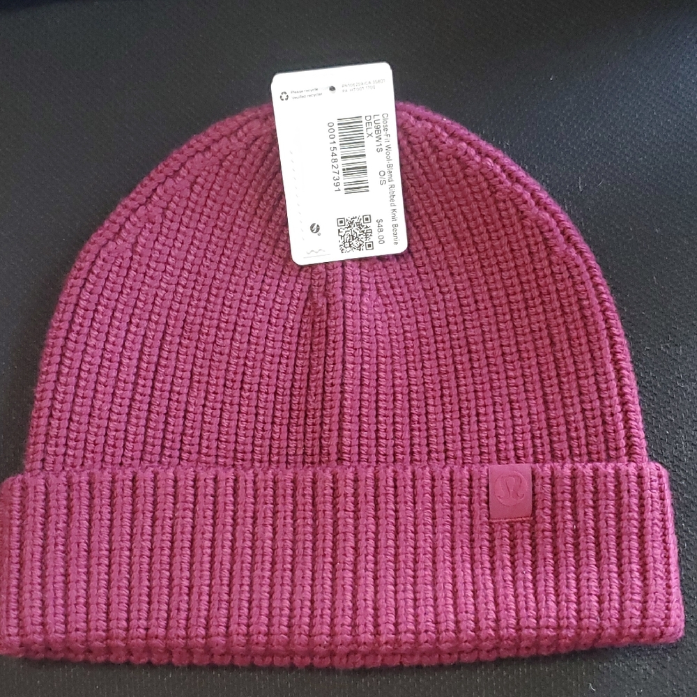 NWT Lululemon Close Fit Wool Blend Ribbed Knit Burgundy Beanie Unisex O/S